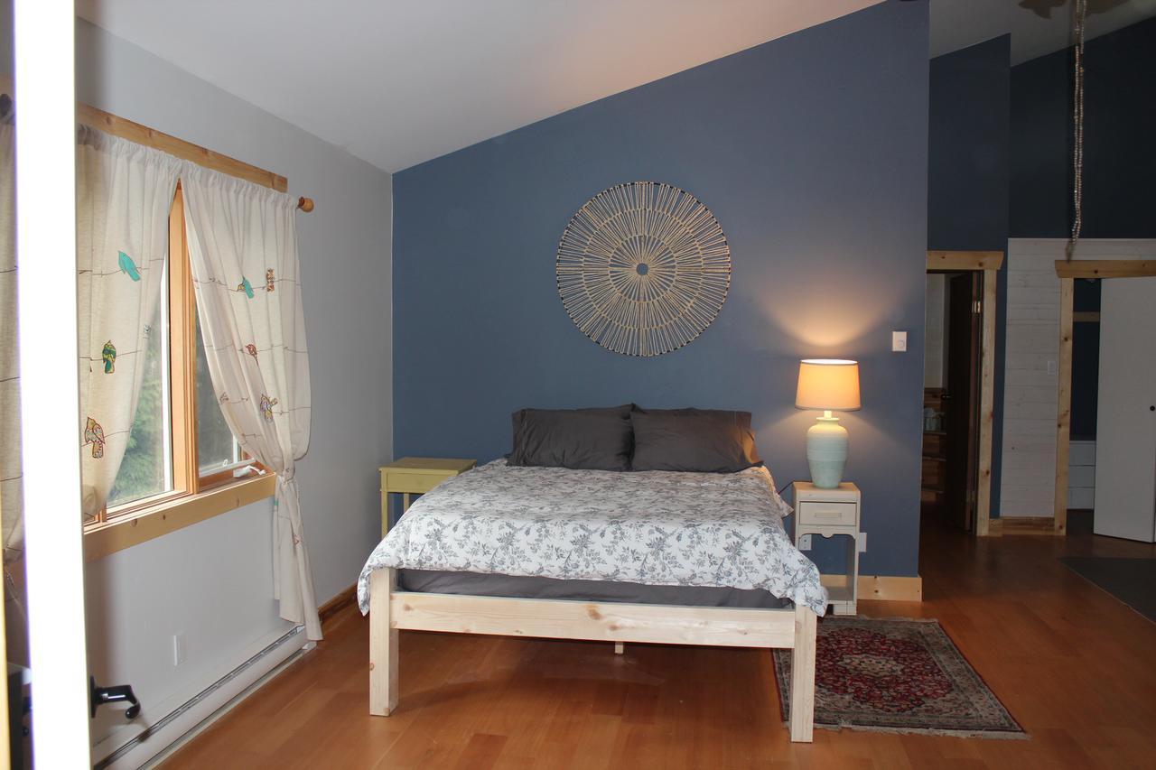 The Perch On Gabriola Bed & Breakfast Exterior photo
